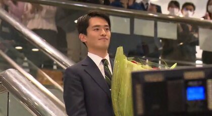 芦屋の“史上最年少市長”初登庁に多くの激励「高島頑張れよ！」すでに大人気　涙する人も【兵庫発】