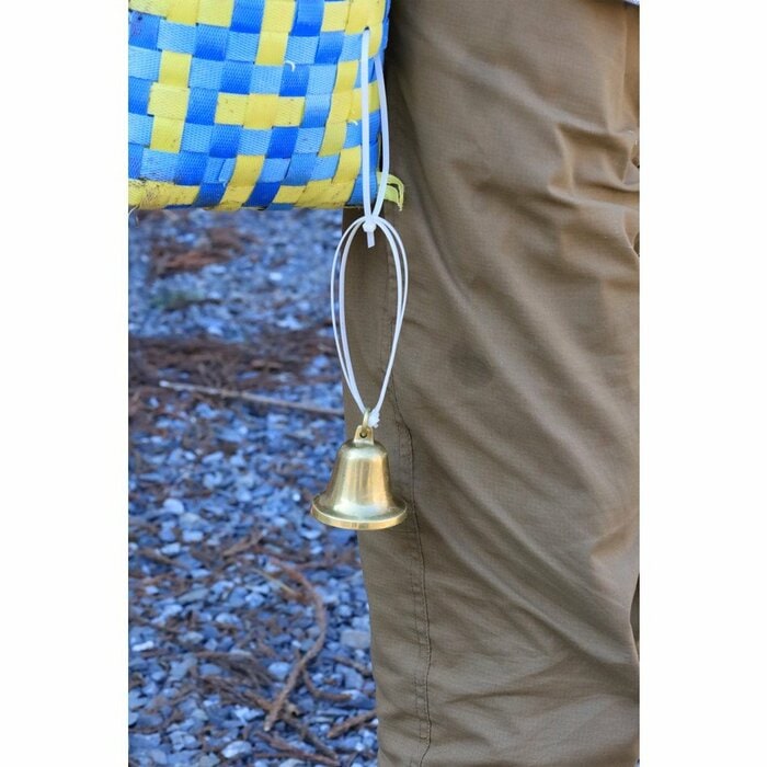 クマに人間の存在を知らせるための「クマ鈴」