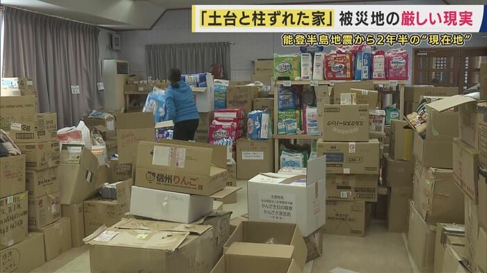 集会所には物資の段ボールが山積みだった(2024年1月)