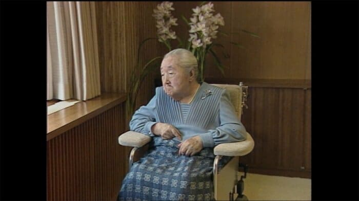 談話室で寛がれる香淳皇后