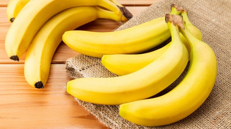 バナナの筋を取って食べるのはもったいない！常備するなら知っておきたいバナナに隠された栄養の底力｜FNNプライムオンライン