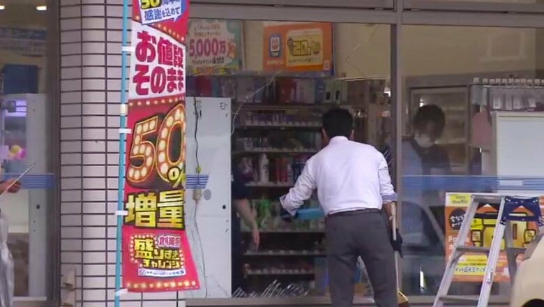 70代男性運転の軽自動車「踏み間違え」コンビニ突っ込む　雑誌コーナー前の窓ガラスが大破｜FNNプライムオンライン