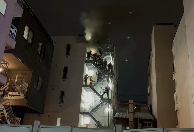 【速報】大阪・西成区の共同住宅で火事　２人が死亡　ほか４人が搬送も２人は意識不明の重体｜FNNプライムオンライン