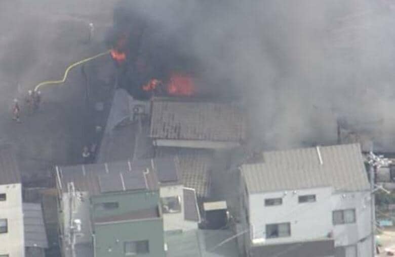 【速報】「家１軒燃えている」広島市安芸区畑賀で建物火災　消防車１５台、救急車１台出動　｜FNNプライムオンライン