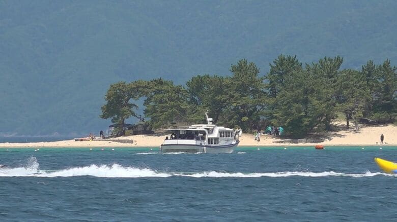 「北陸のハワイあると聞いてきた」敦賀の無人島・水島への“渡し船”が運行開始　予定より6日遅れ　第一便に長蛇の列【福井】｜FNNプライムオンライン