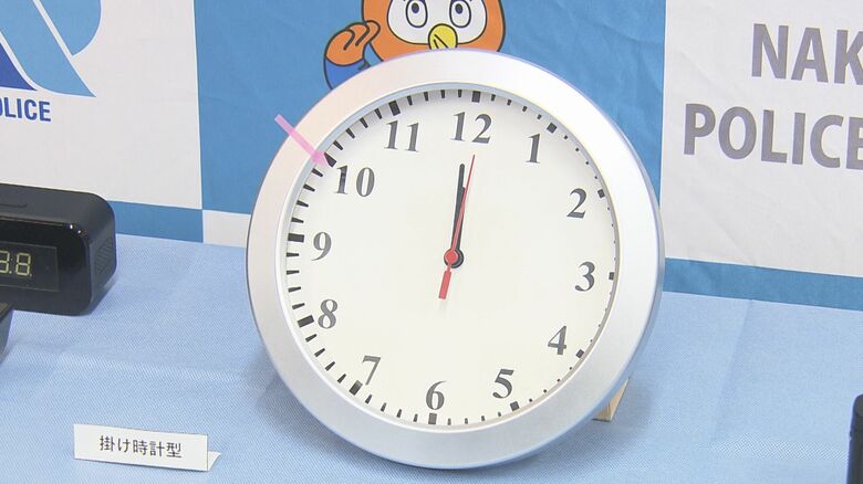 時計の「10時」の所に小型カメラが…女児2人のスカート内を盗撮した疑い 小学校教師の40歳男を再逮捕 カメラ約30台が見つかる｜FNNプライムオンライン