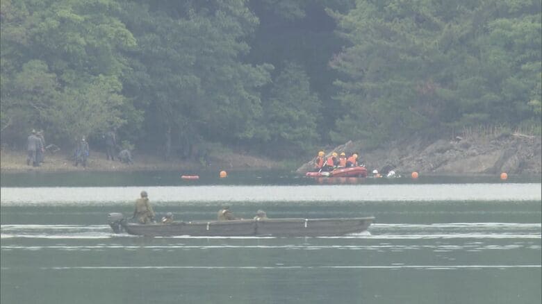 搭乗員とみられる体の一部を発見…自衛隊員2人が安否不明 T-4練習機の墜落事故で 17日も捜索活動続ける方針｜FNNプライムオンライン