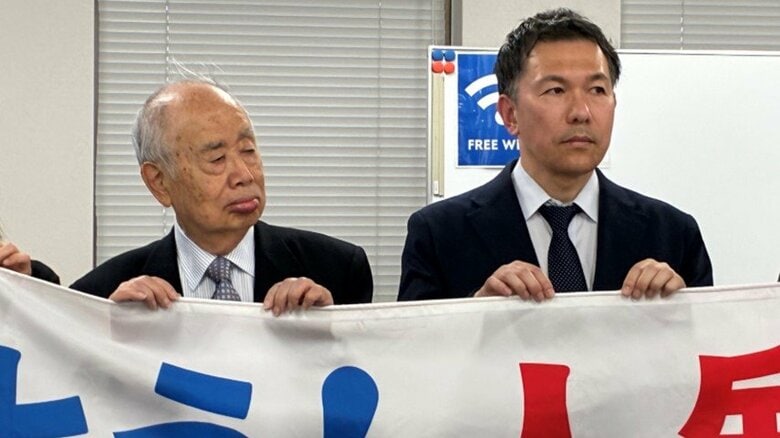 報告会に参加した角川氏（左）と相嶋さん（右）