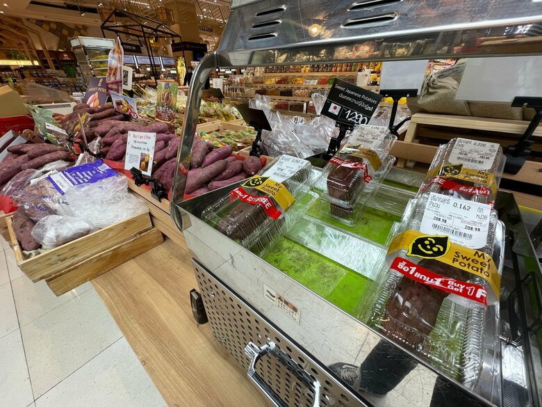 バンコク市内のモールに並んだ焼き芋