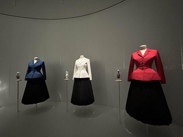 トリコロールが映える