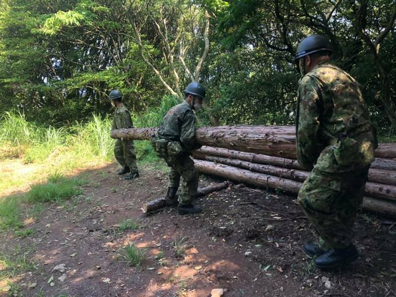 NPO法人熱海キコリーズでは自衛隊に間伐材を提供した