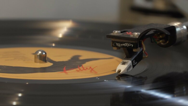 レコードプレイヤーも生産が再開されている