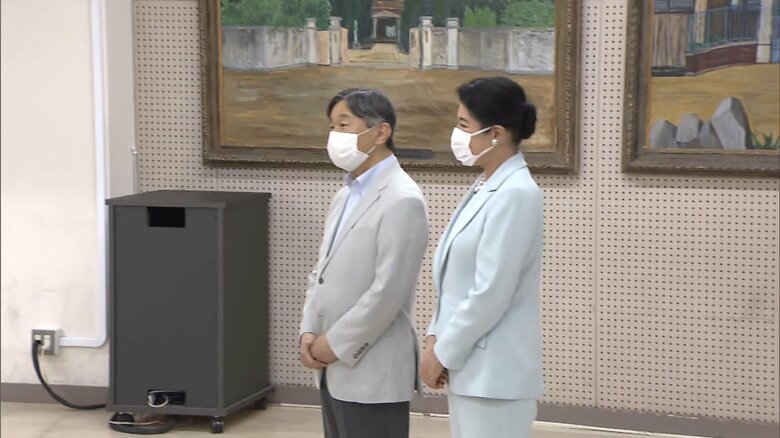 道路のパトロールを続ける生徒から説明を受けられた