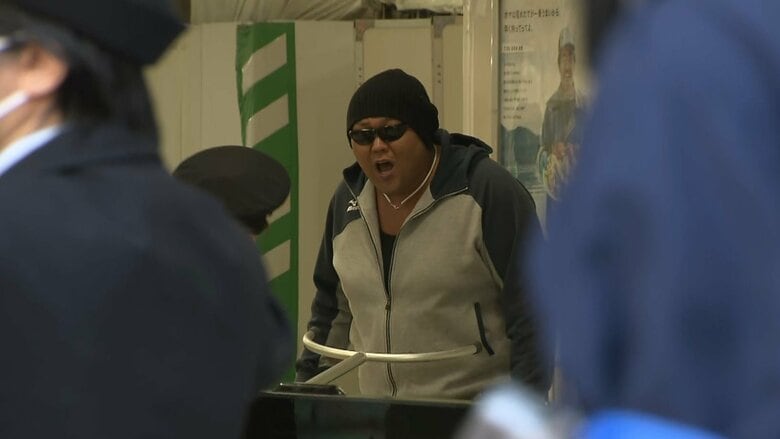 改札近くに刃物男が現れた