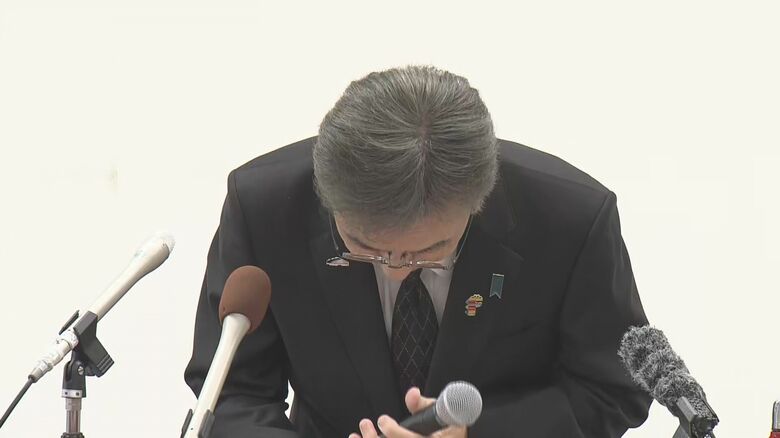 頭を下げる杉本知事