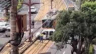 「男性が出てきて走っていった」路面電車と軽自動車が衝突　運転手ら3人逃走　交差点を右折禁止違反か　鹿児島市