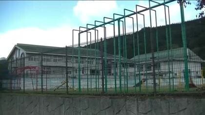 福島市の佐原小学校の校庭で夕方クマ目撃　28日はオンライン授業で対応　市と警察が警戒続ける