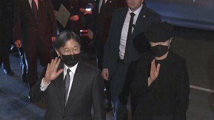 両陛下、きょう、エリザベス女王「国葬」参列へ　即位後初の外国訪問は黒マスクの「悲しみの旅」に