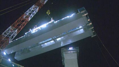 長さ34m 重さ190トン…JRの線路上に「巨大な橋」架かる　終電後の“中部縦貫道”建設工事に密着【岐阜発】