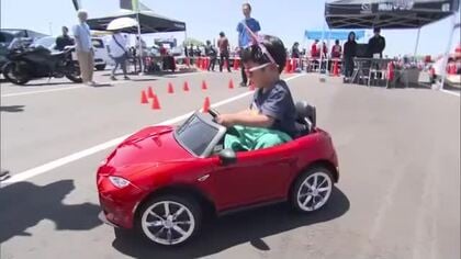 岡山市で”OkaSyo春祭り”　パトカーや消防車「働く車両」が人気　
