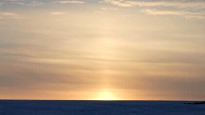 白夜ならではの貴重な風景「太陽柱」