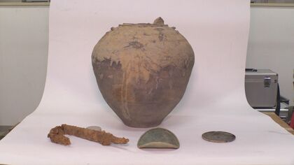 「これヤバいやつちゃうんか…」 12歳と9歳の兄弟が歴史的大発見　平安後期から鎌倉時代の墓か【三重発】