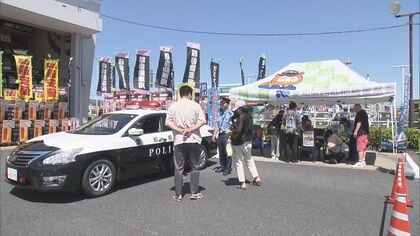 “防犯三種の神器”をチラシで知らせる…カー用品店で自動車盗等への注意呼びかけ 飲酒運転を疑似体験できるコーナーも