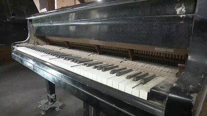 「黄色いヘドロにまかれたまま」と「よみがえった音色」—被災ピアノが語る震災の記憶　大船渡市の旧銀行を活用し新たな伝承施設をオープンさせた女性の決意【岩手発】