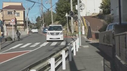 信号ない横断歩道　6割のクルマが止まらない…「狭い道で危ない」子どもが手挙げても“スルー”の実態
