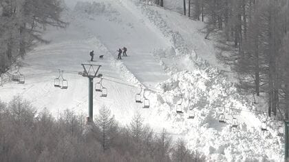 スキー場で雪崩…14歳含む5人巻き込まれ4人けが　最大で幅185ｍ、長さ600ｍ　前兆ないまま「全層雪崩」　圧雪していない上級者用の急斜面で発生　長野と新潟にまたがる斑尾高原スキー場