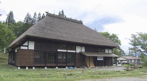 わずか2年で閉店した有名シェフ監修のレストランが「大衆的な食事を提供する場所に」地元企業が食堂オープン　地元産の食材にこだわり、打ち立ての「ざるそば」は900円、「日替わり定食」は1000円で提供