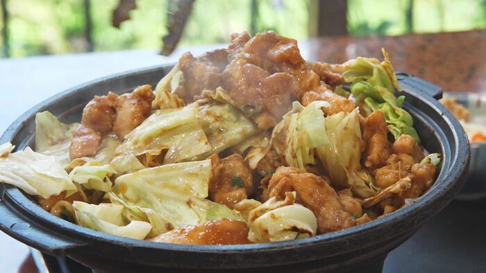 「新橋亭」の「鶏ちゃん定食(自家製郡上味噌味)」