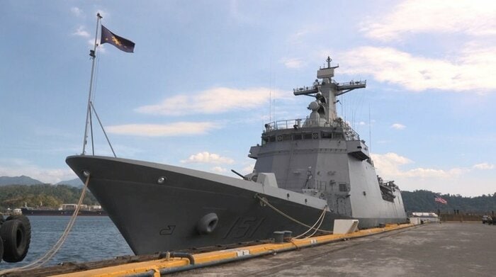 乗船したフィリピン海軍のフリゲート艦「アントニオ・ルナ」