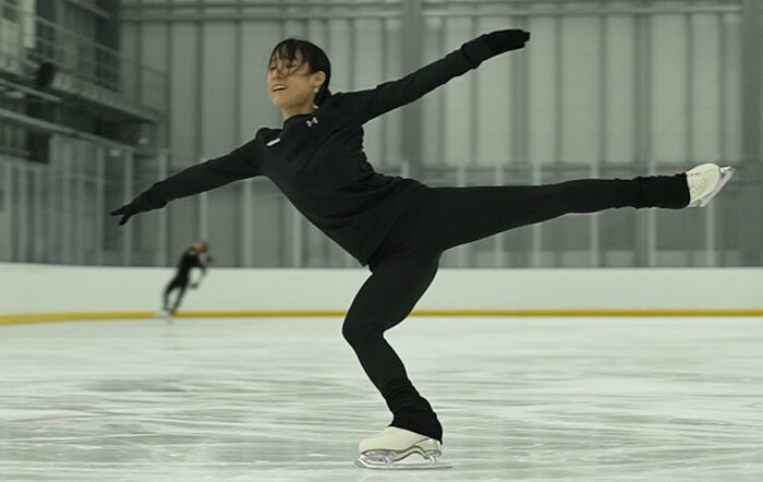 ジャンプの練習をする三原