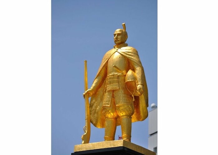 岐阜駅前にある織田信長の銅像（画像：イメージ）