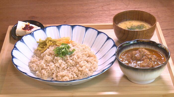 アヤカレー定食(チキンカレー)1250円