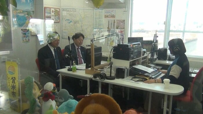 ラジオ番組に出演した林総務相