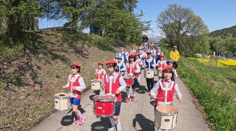 「またできてうれしい」伝統の鼓笛隊が2025年も「菜の花まつり」で演奏を披露　小学校の閉校で存続が危ぶまれるも…統合先の学校でもバトンつなぐ｜FNNプライムオンライン