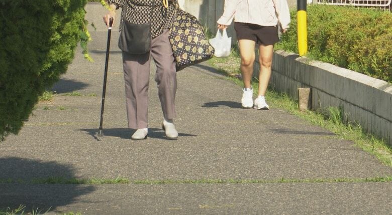 男2人に背後から押し倒され…83歳女性がバッグ奪われる　スーパーで買い物、歩いて帰る途中　強盗致傷事件として捜査　｜FNNプライムオンライン