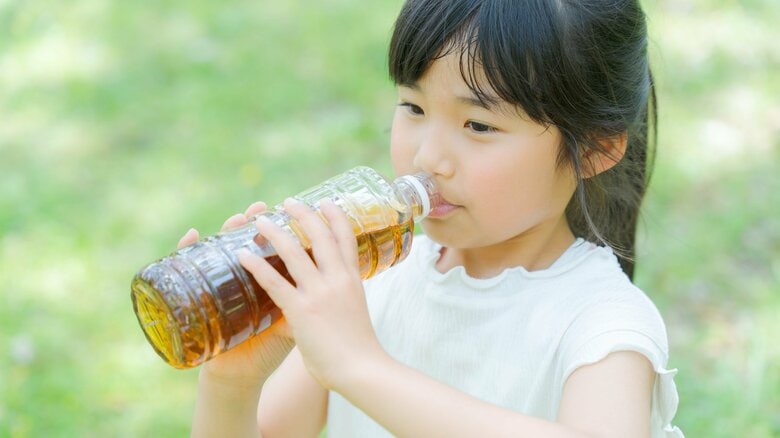 口をつけたペットボトル飲料を放置…後で飲んで食中毒になることはある？どれくらい菌が増える？適切な飲み方を聞いた｜FNNプライムオンライン