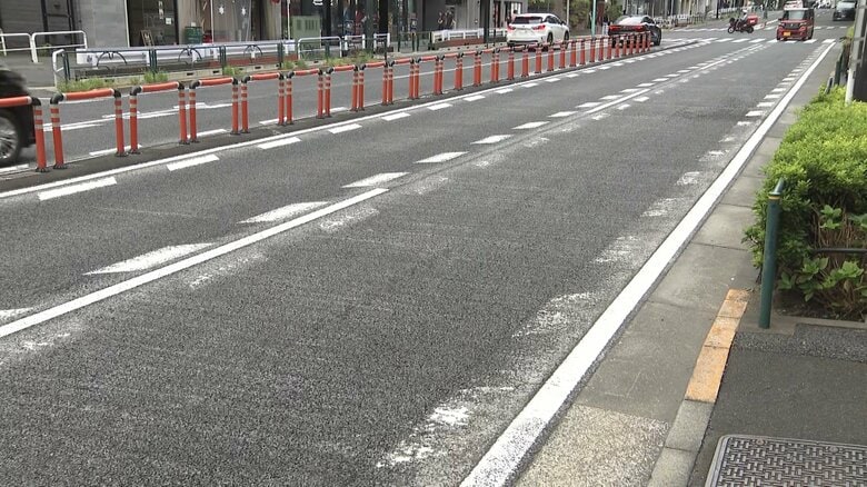 明治通りで車のドアに自転車突っ込む　後続のタクシーにひかれ男性死亡　現場は駐車禁止区域　東京・渋谷区｜FNNプライムオンライン