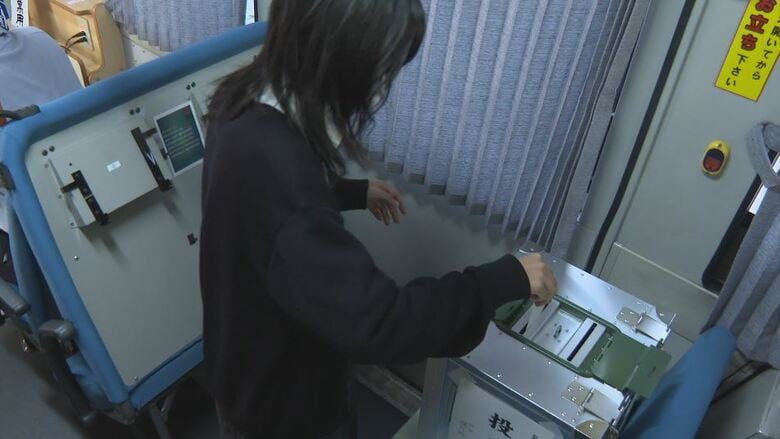 【参院選】高校生の思い「自分の将来が決まる大切な時」「物価高が収まってほしい、この一票で変わってくれたら」　学校に移動式の期日前投票所｜FNNプライムオンライン