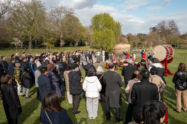 リージェンツパークでの花見イベントには100人以上が集まった（2026年3月30日）