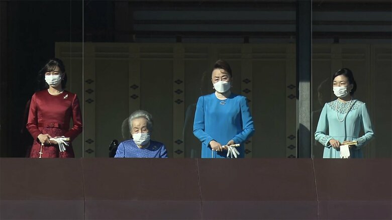 佳子さまから右に、百合子さま、信子さま、彬子さま