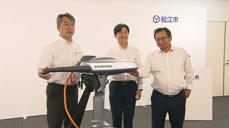 報道陣にお披露目された電動推進機