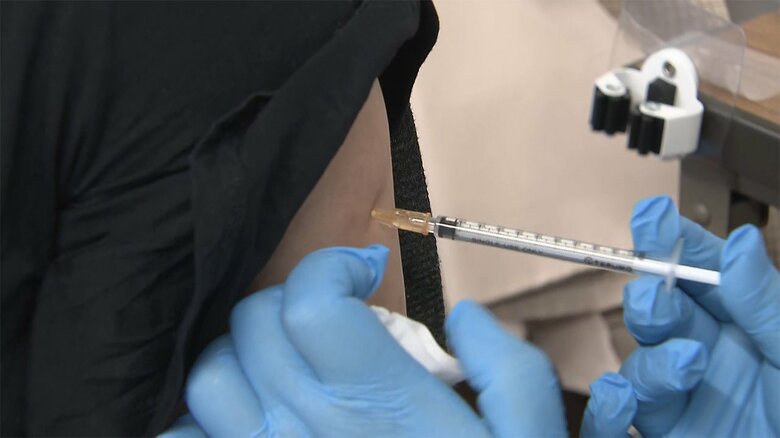 12日から始まった高齢者への接種（東京・八王子市）