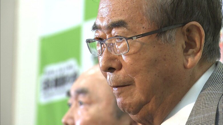 2014年日本維新の会の共同代表として会見する石原氏