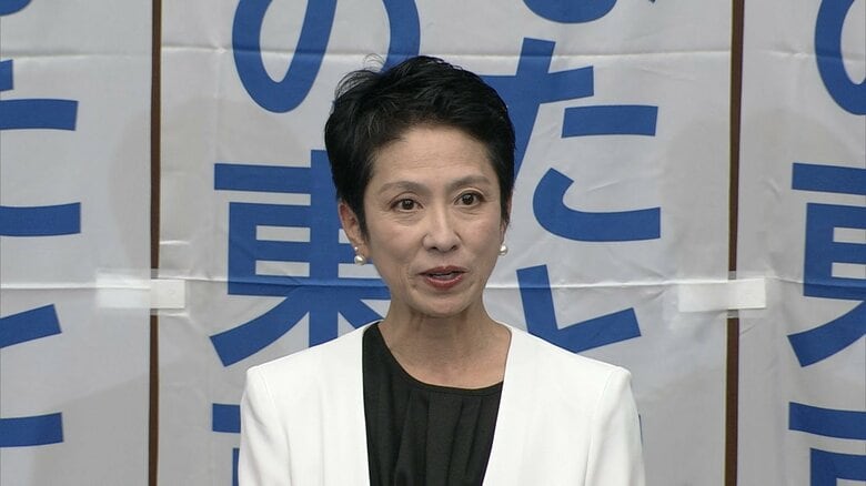小池氏の3期目が当選確実となった後の蓮舫氏の様子…目には涙？（7日午後8時過ぎ）