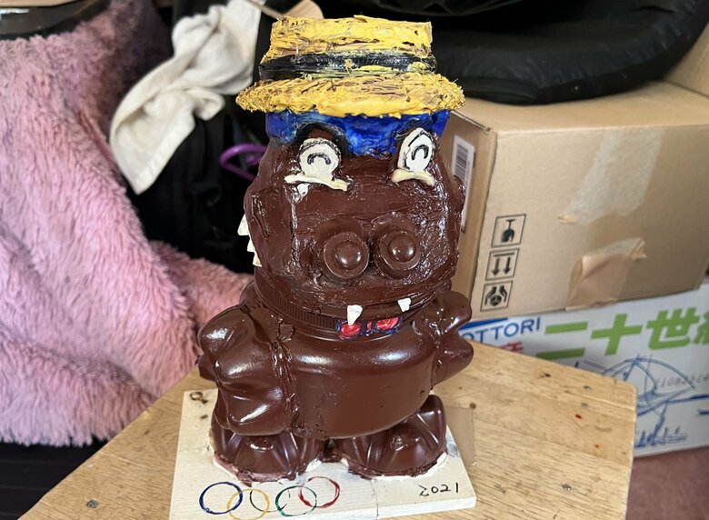 インスタントコーヒーの容器を使った貯金箱