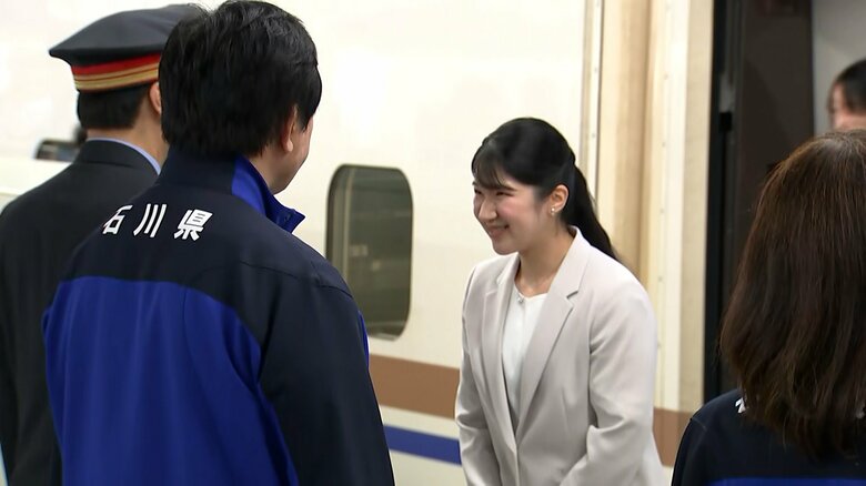 金沢駅に到着された愛子さま
